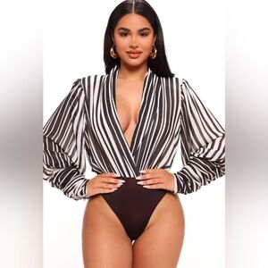 2/$40🖤 Host Pick 🖤 Striped Bodysuit